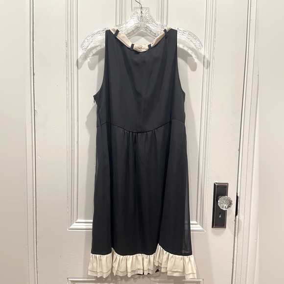 NWT - KENSIE BLACK SILK DRESS W/OFF WHITE RUFFLE HEM AND TIE AT NECK - SIZE 12 - Picture 2 of 4